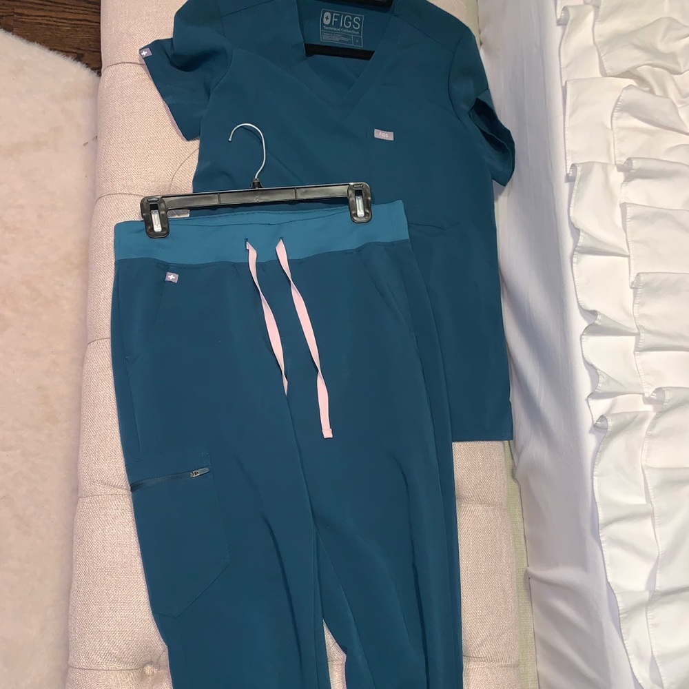 Figs zamora jogger & top set. Limited time color.
